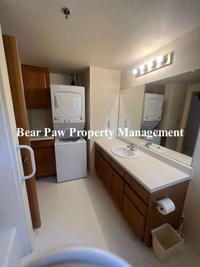 Building Photo - Two bedroom in Rocky Village!!