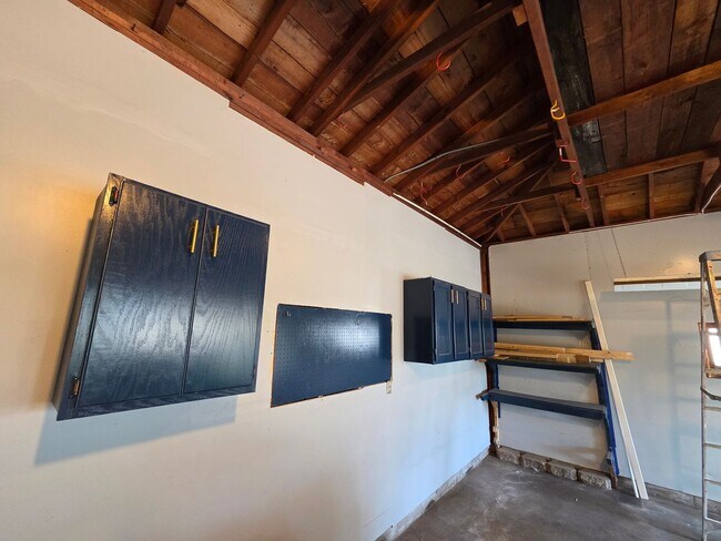 Building Photo - Renovated Beauty in Spring Lake Park