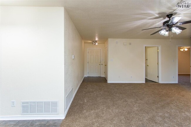 Building Photo - 1217 Sun Valley Dr