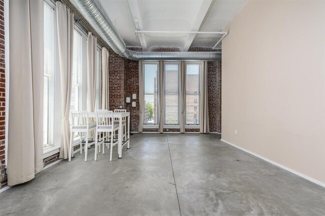 Building Photo - 1136 Washington Ave