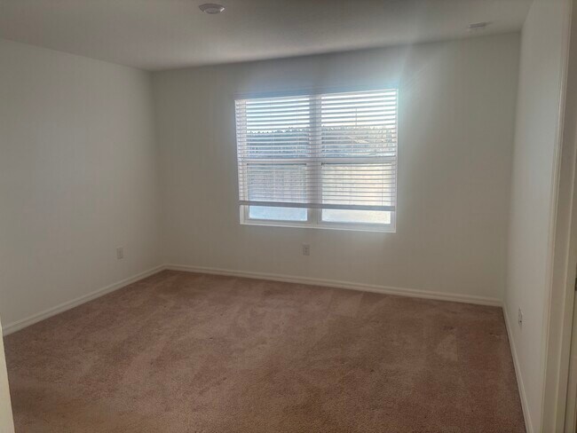 Building Photo - 2302 Alee Ln