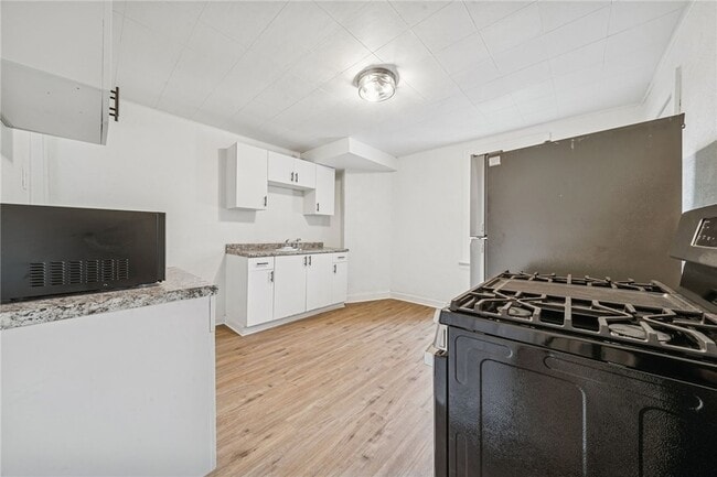 Building Photo - 3226 Richardson Ave