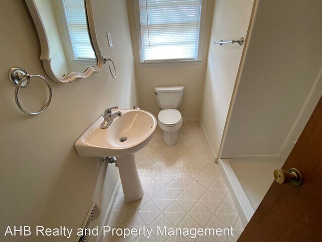 Building Photo - 3 br, 2 bath House - 209 Meadowbrook Dr.