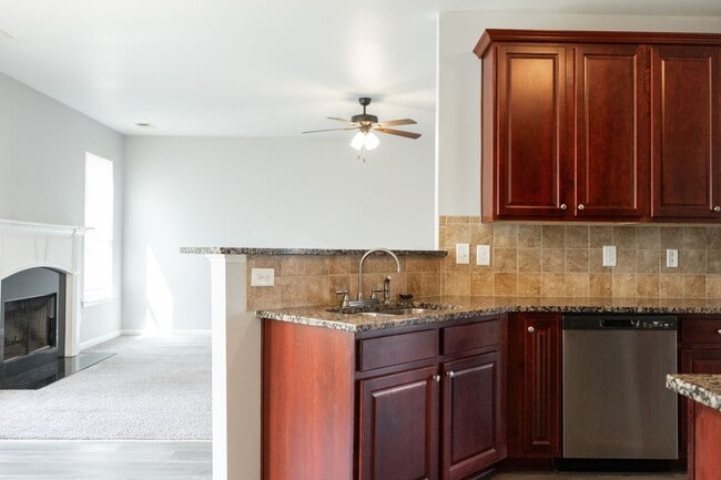 Building Photo - 2624 Leland Dr