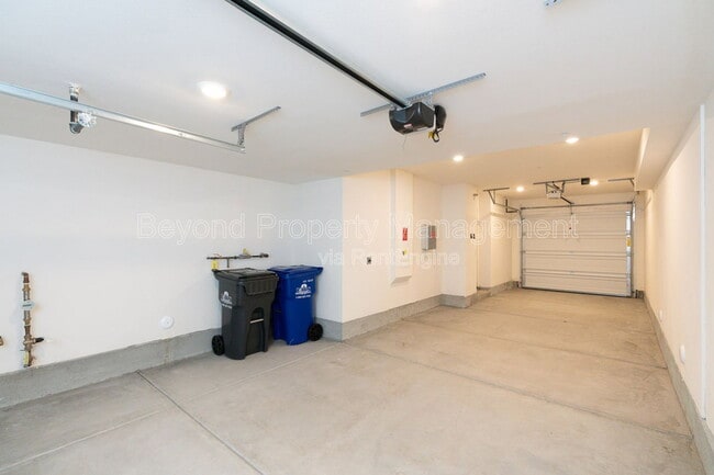 Building Photo - 2126 Senita Dr