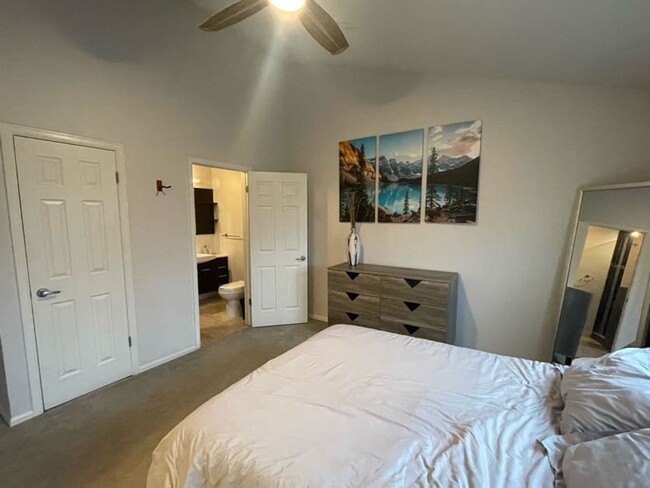Building Photo - LOCATION LOCATION!! Contemporary & Updated...