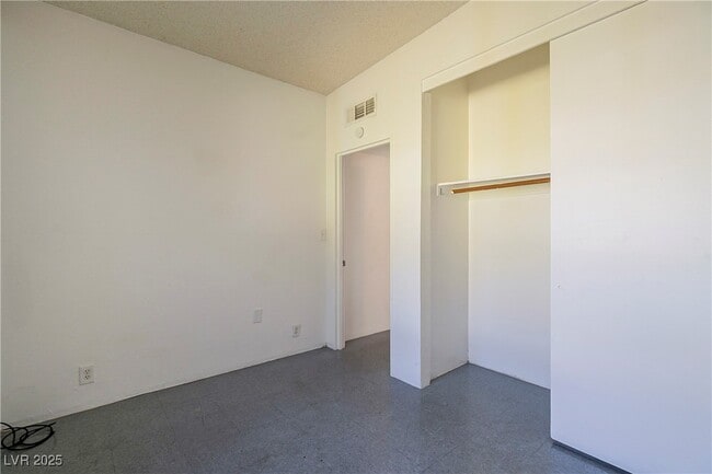 Building Photo - 1306 E Phillips Ave