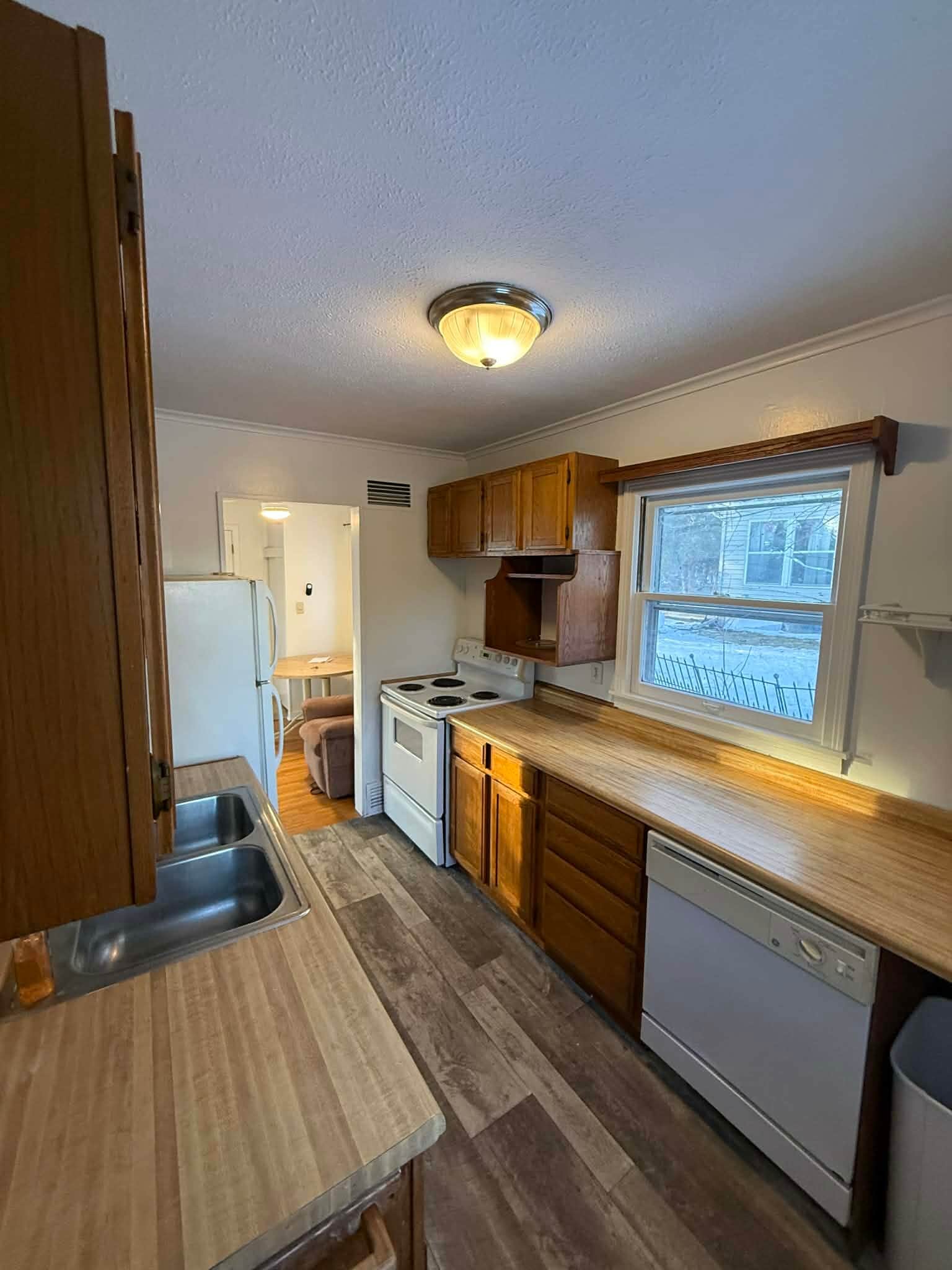 Building Photo - 4831 Ridge Rd