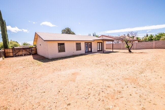 Building Photo - Welcome to this charming 3-bedroom, 2-bath home with Central A/C and Large 2 Car Garage!