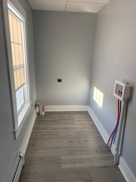 Building Photo - 168 Elm St