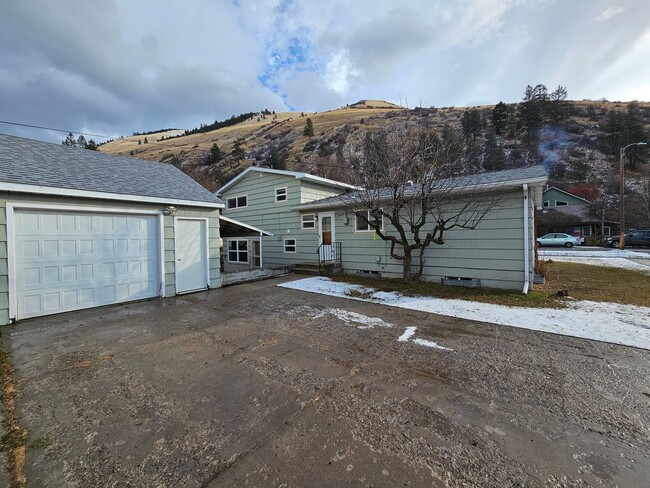 Primary Photo - Single Family Home - Lower Rattlesnake