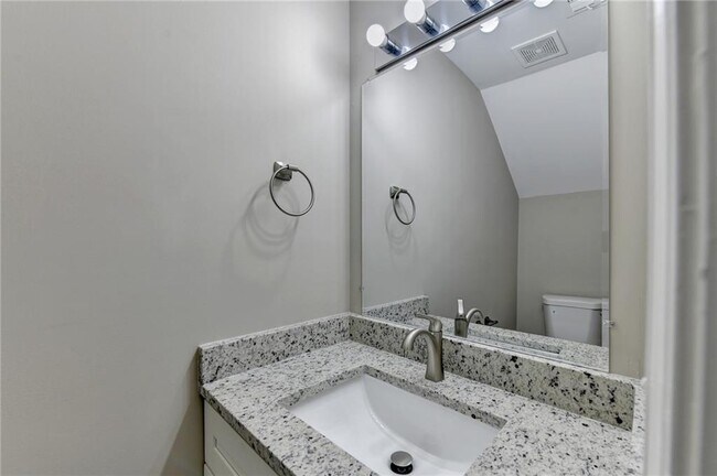 Building Photo - 4005 Edgecomb Dr