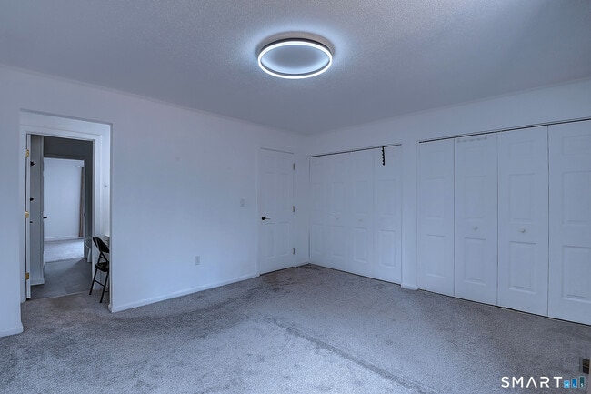 Building Photo - 32 Farmington Chase Crescent