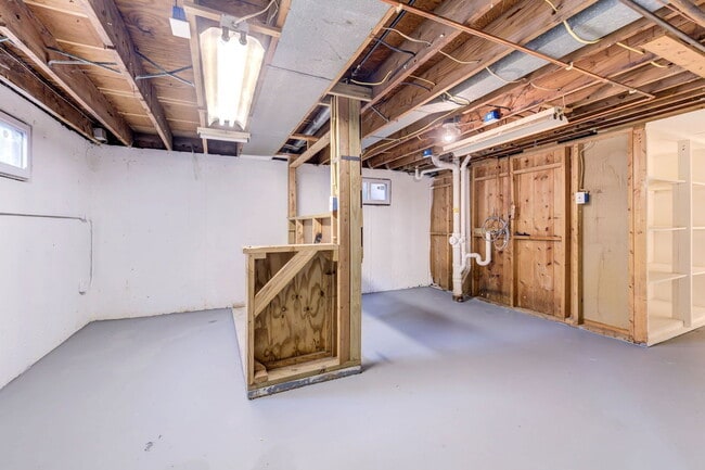 Building Photo - 212 Lakeside Dr