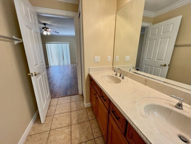 Building Photo - EAGLE CREEK LAKE NONA! WELCOME HOME! Beautiful water views! Spacious 2 story-3 bedroom 2.5 bath h...