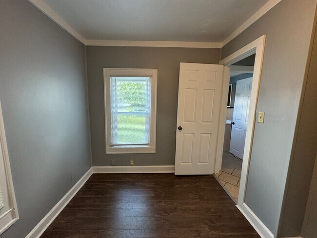 Building Photo - Christian Park 2 Bedroom 1 Bath