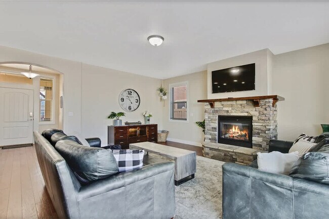 Primary Photo - 4631 N Adale Ave