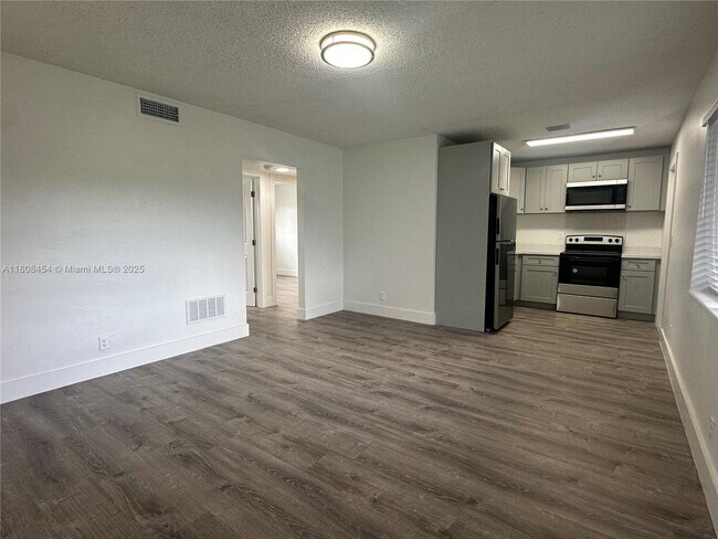 Building Photo - 2401 NW 9th Ave