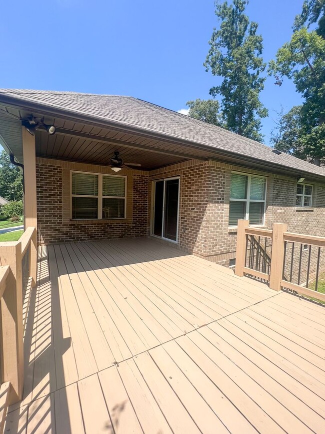Building Photo - Single Family Home