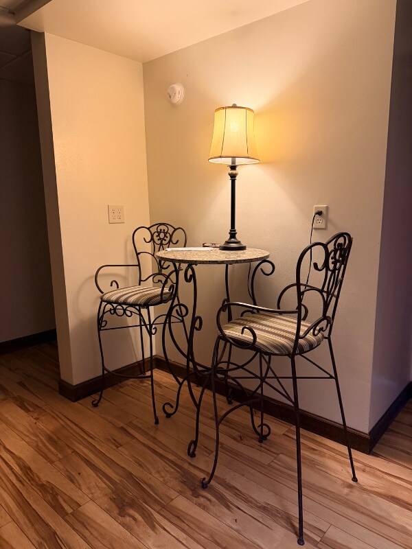 Building Photo - 1011 River Dr