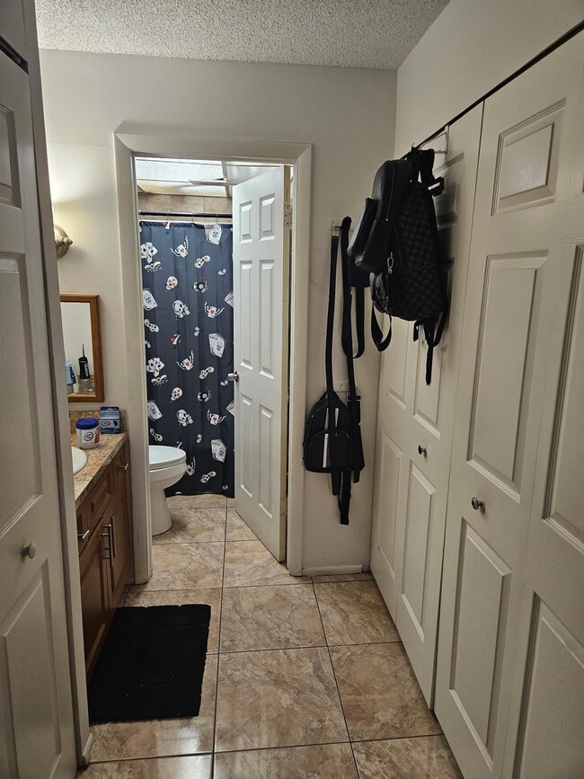 Building Photo - 3710 Inverrary Dr