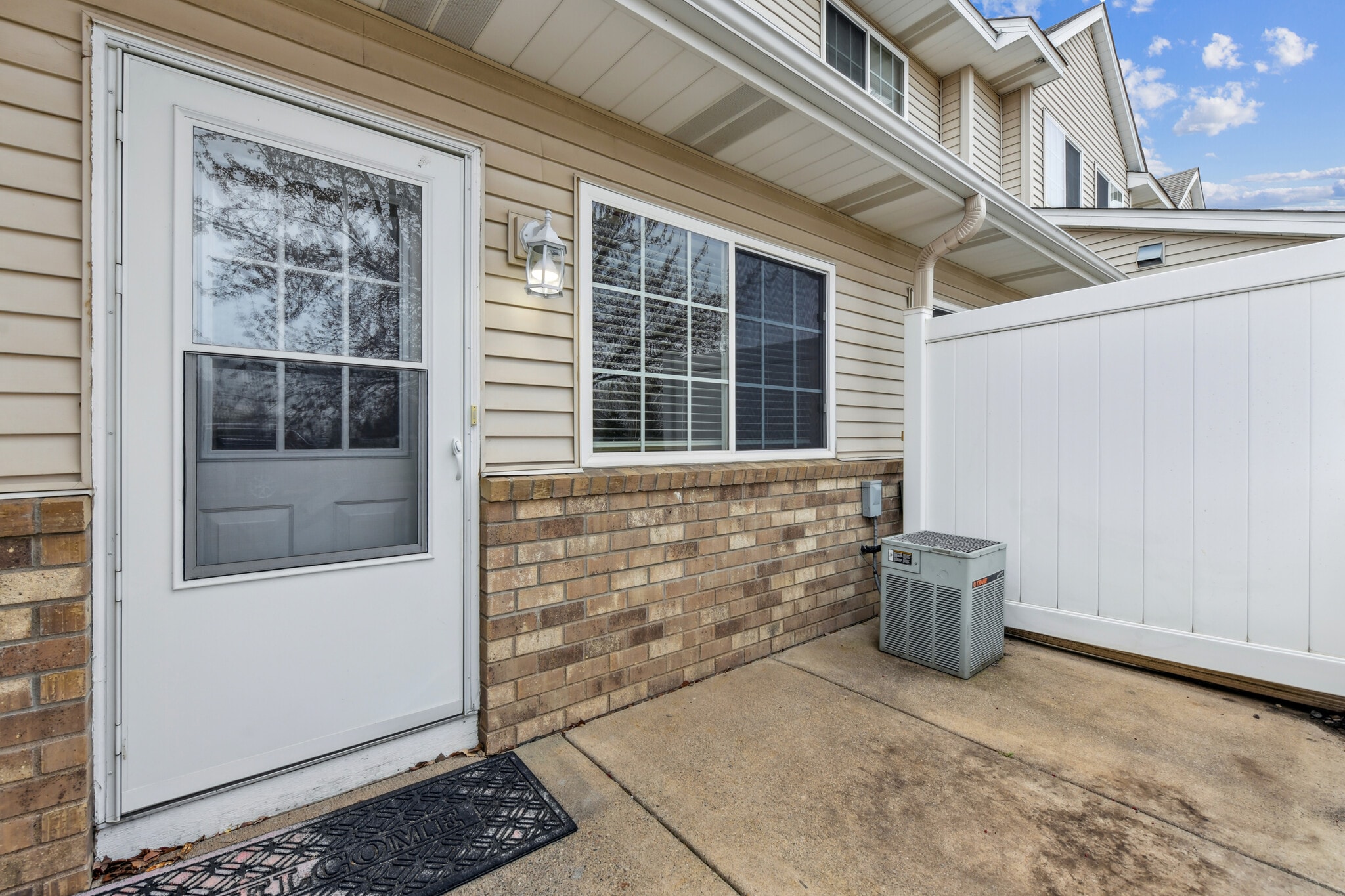 Building Photo - 8914 92nd St S