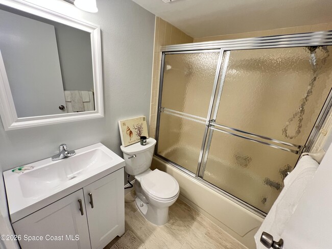 Building Photo - 8494 Ridgewood Ave