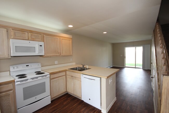 Building Photo - 144 3rd St W