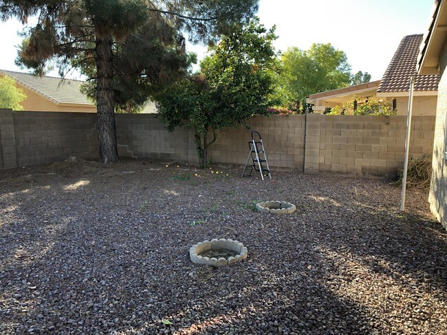 Building Photo - 1553 E Oakland St