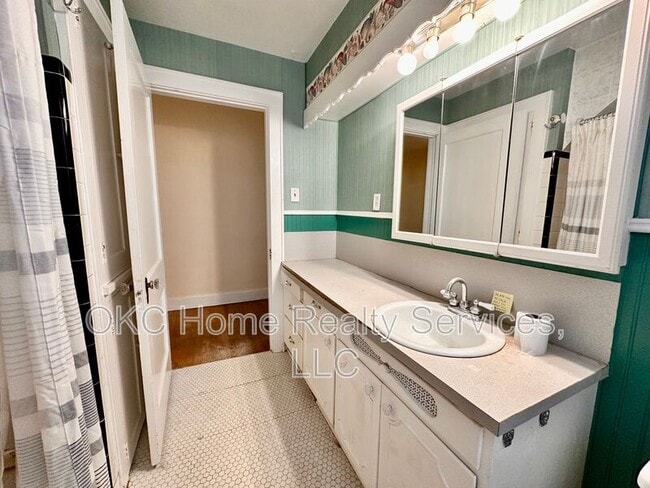 Building Photo - 1947 NW 20th St