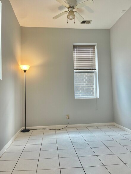 Building Photo - 4823 S Champlain Ave