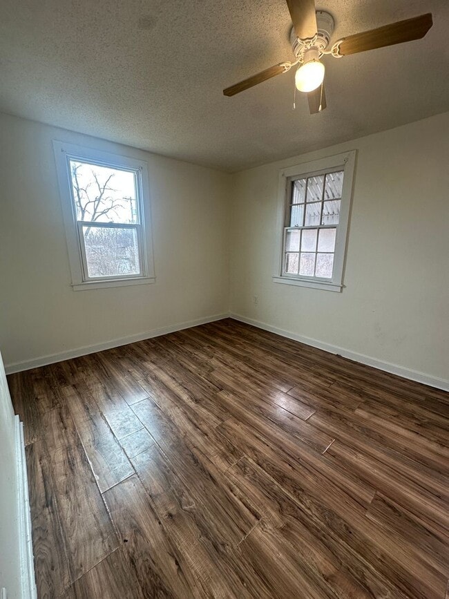 Building Photo - 741 W 1st St