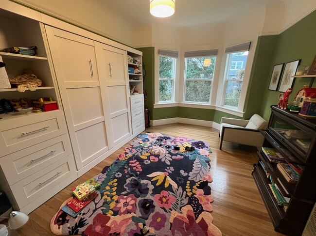 Second bedroom has built in murphy bed - 37 Alma St