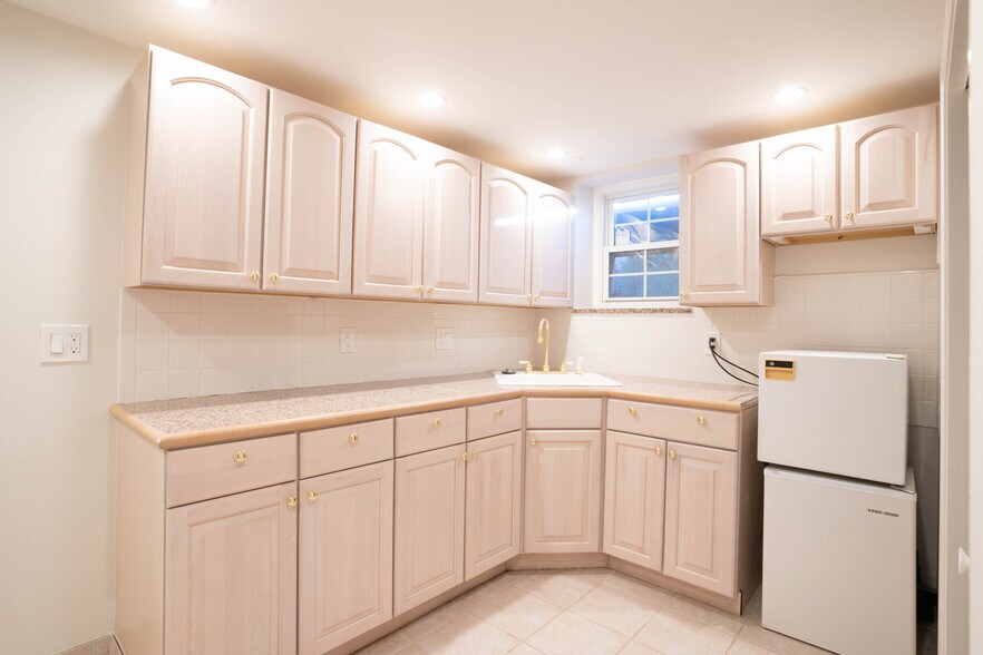 Building Photo - 40 Puddingstone Ln