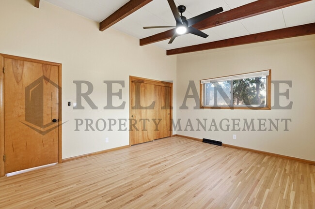 Building Photo - 2541 W Benjamin Dr