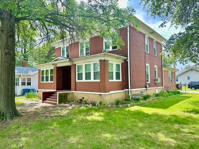 Building Photo - 208 S 9th St
