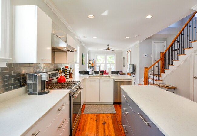 Building Photo - Fully Furnished Home in Downtown Charleston