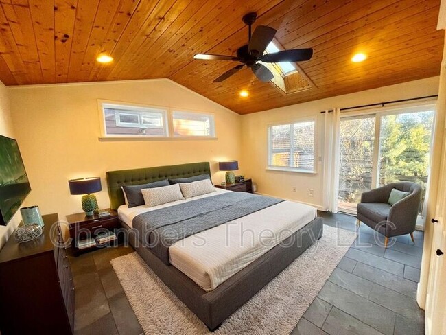 Building Photo - 1252 NW Milwaukee Ave