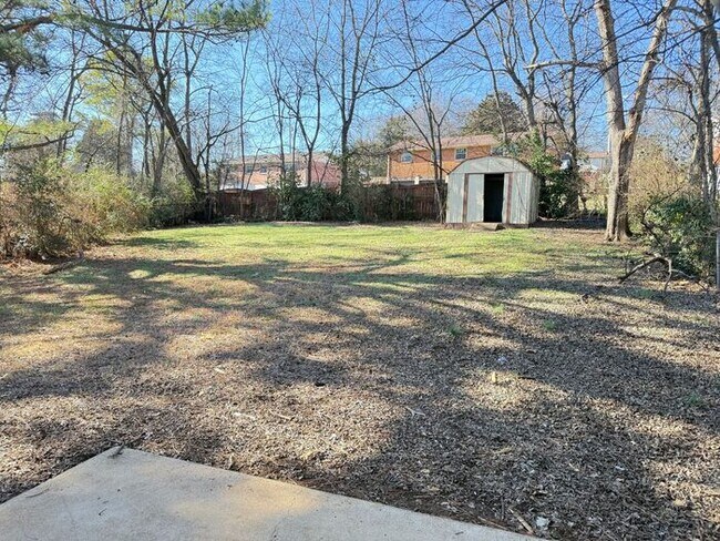 Building Photo - Renovated Multi-Story Brick House in East Nashville - Fenced in Yard