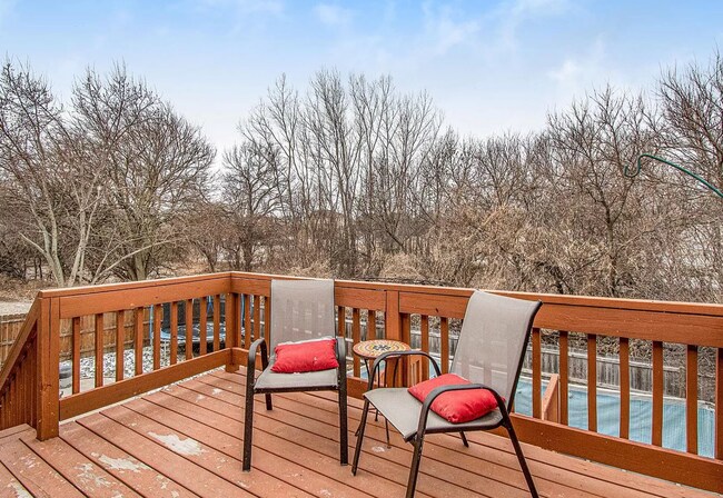 Building Photo - Spacious 4 Bedroom With Modern Comforts & ...
