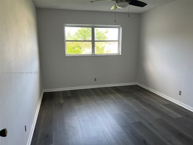 Building Photo - 4165 SW 67th Ave