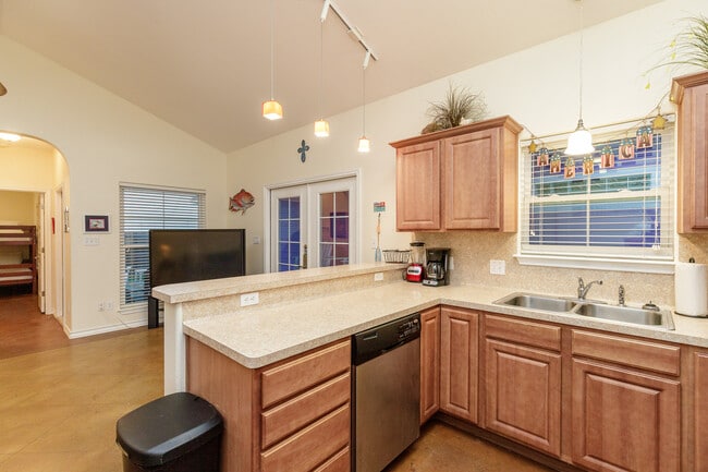 Building Photo - 14521 E Cabana St