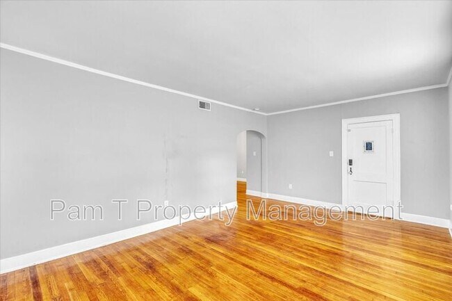 Building Photo - 740 E.45th St. #2