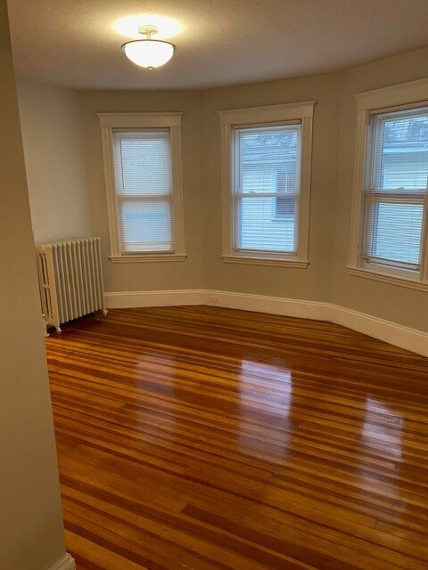 Building Photo - 68 Hewlett St