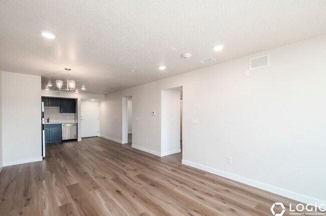 Building Photo - 1032 E 400 S
