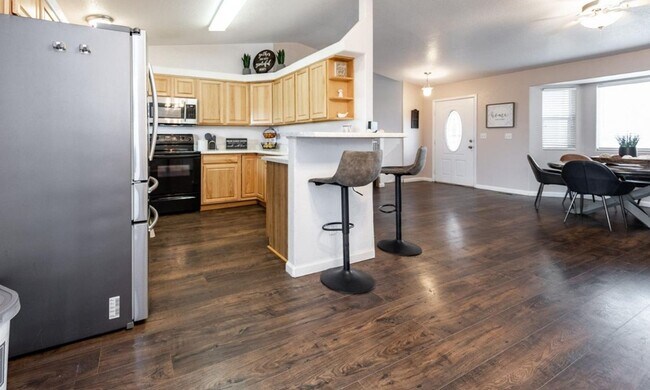 Building Photo - Spacious 5-Bedroom Home on 5 Acres with Panoramic Mountain Views & Endless Possibilities