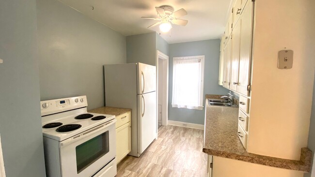 Building Photo - 3 Bedroom, 1 Bath Single Family House