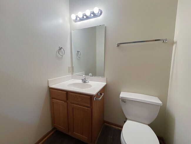 Building Photo - 3867-3871 Ledyard Street