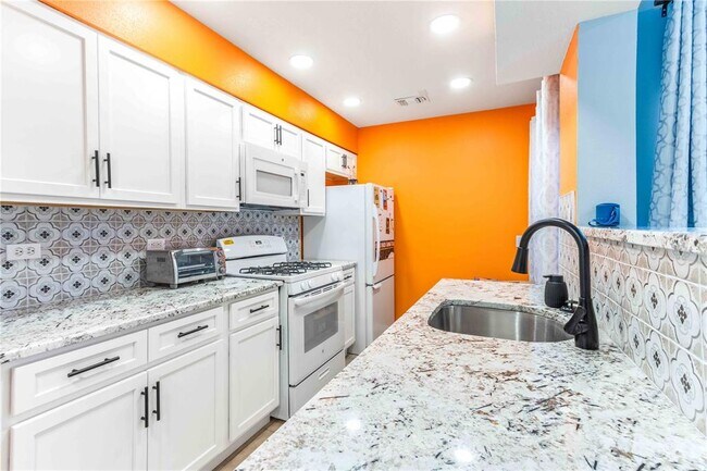 Building Photo - 824 Padua Ln