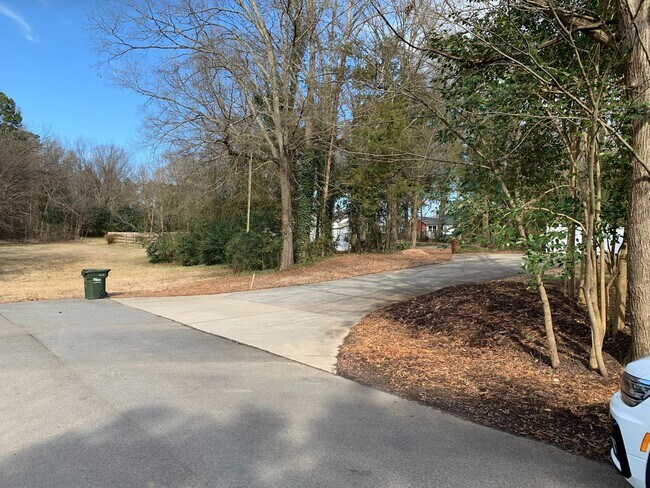 Building Photo - Historic downtown Matthews!